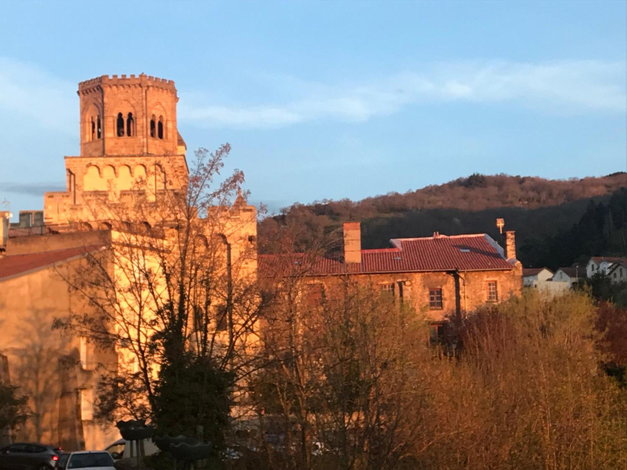 Maison De Charme Avec Terrasse Et Garage Ferme Proche Des Volcans Hébergement de vacances *
