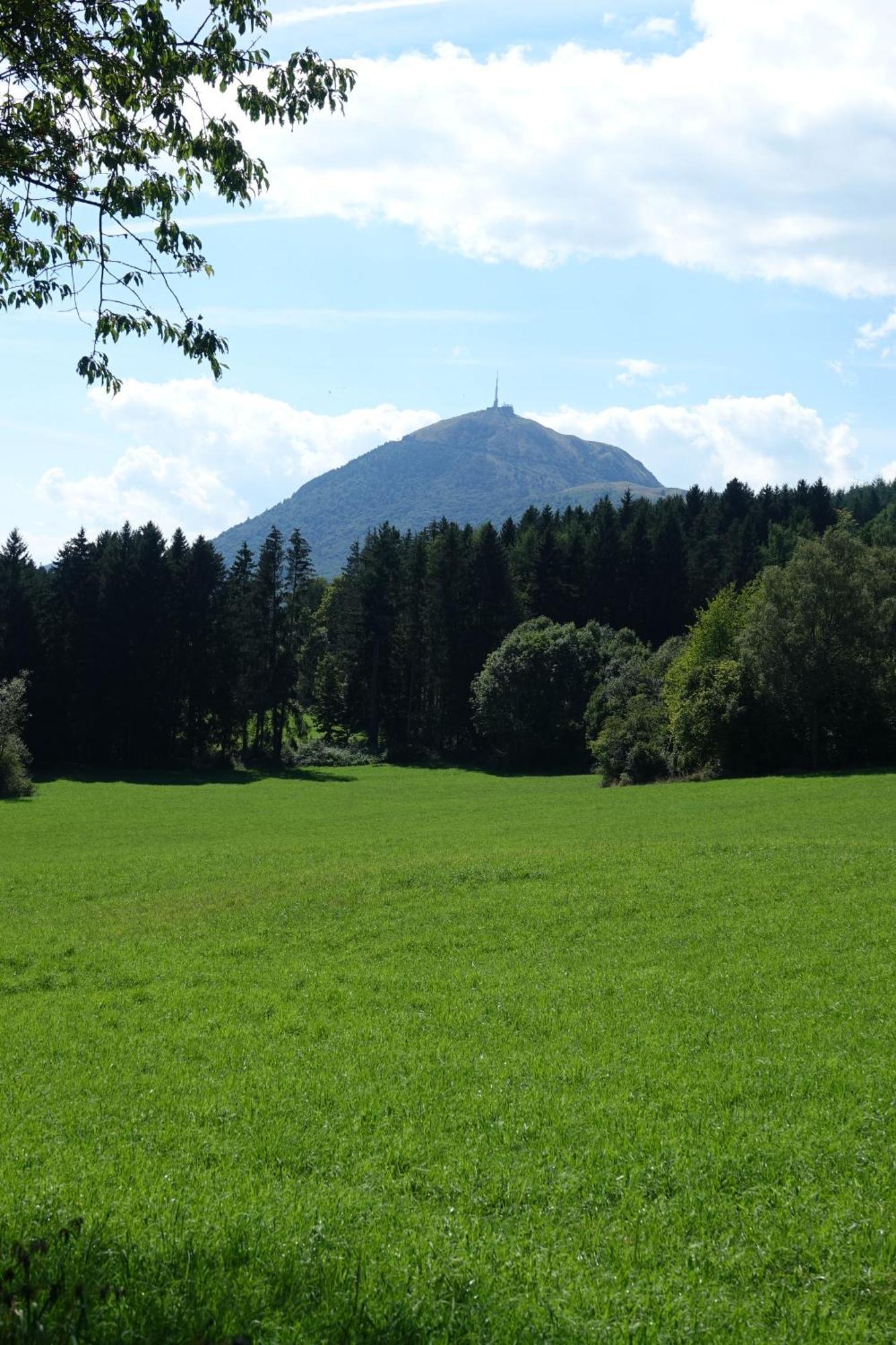 Maison De Charme Avec Terrasse Et Garage Ferme Proche Des Volcans Hébergement de vacances *